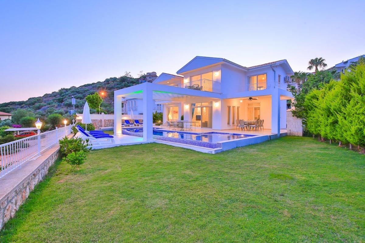Villa Rueya Kas,peninsula With Lawn Garden